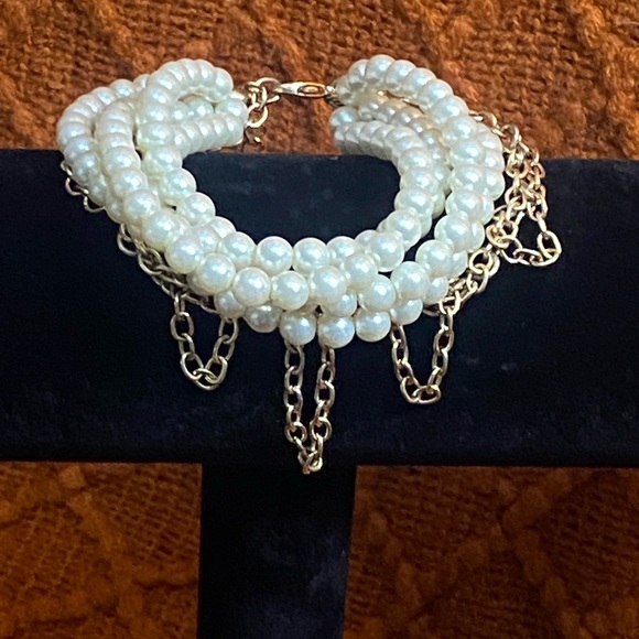 Vintage Multi-strand Pearl Bracelet With Gold Tone Chain - Picture 2 of 4